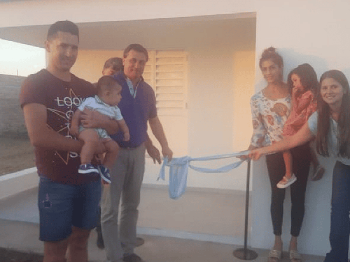 Nueva familia brikmanense disfruta de su casa propia 