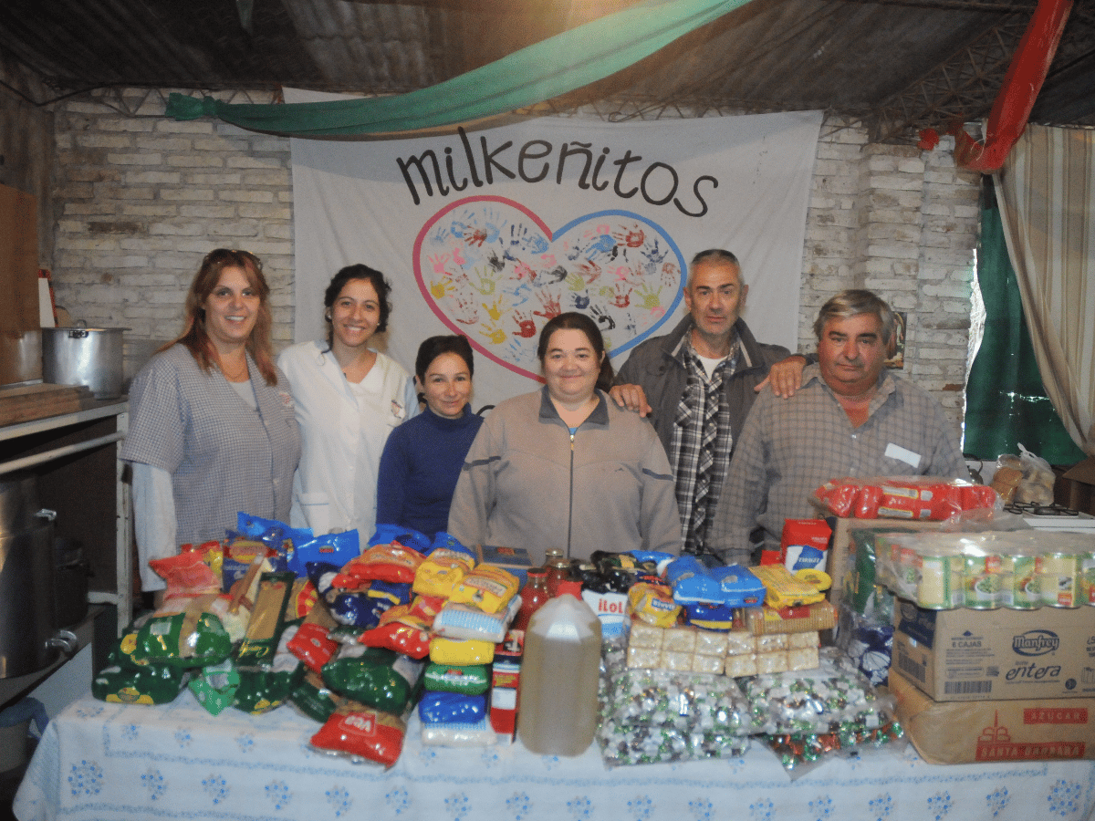 Artesanos solidarios: donaron alimentos al comedor Milkeñitos 