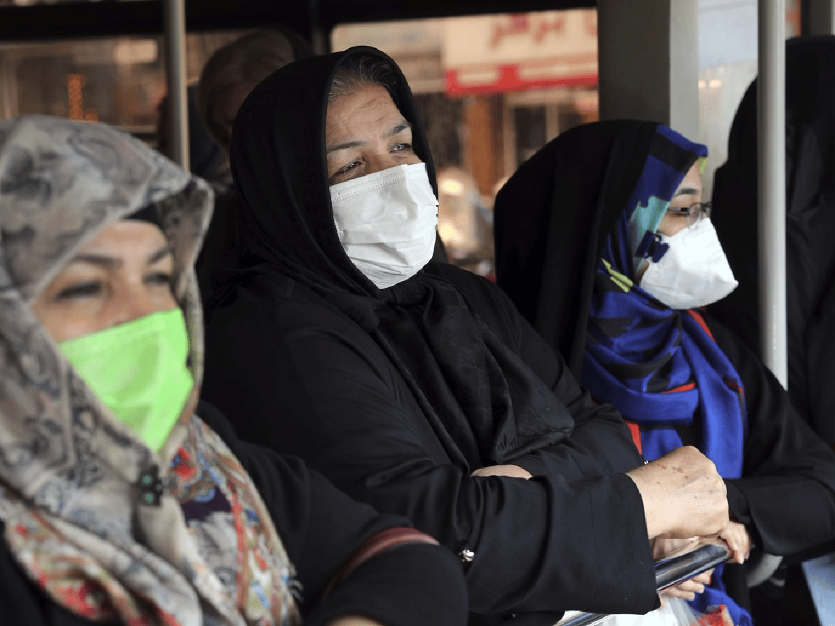  Irán aislado por los países limítrofes, tras doce muertes por coronavirus 