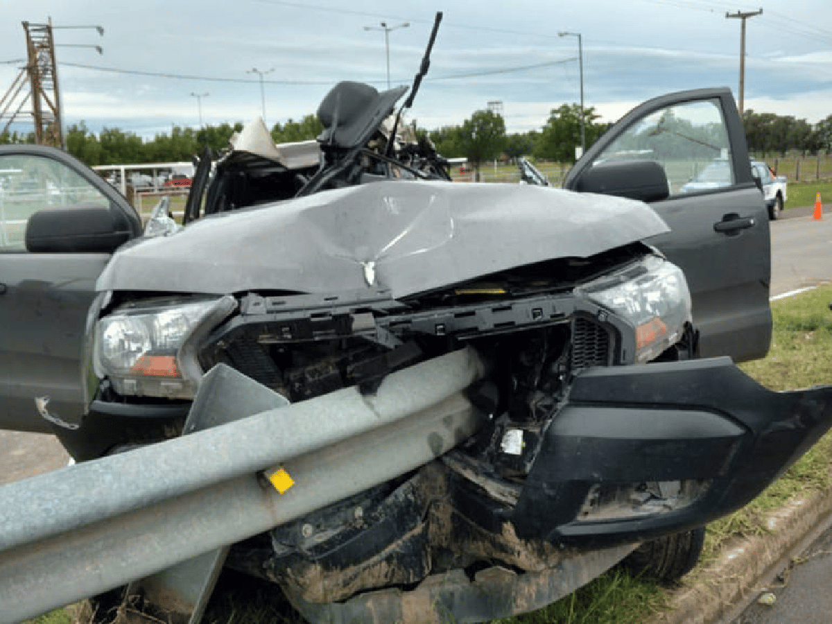 Un conductor murió luego que su camioneta impactara contra un guardarraíl 