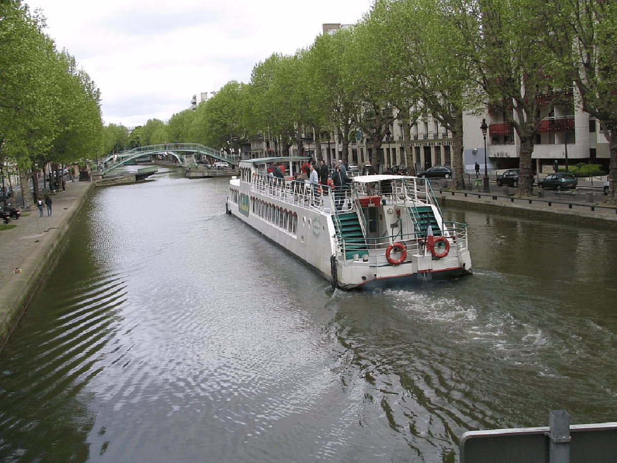 Los parisinos ya pueden bañarse en un canal de la ciudad 