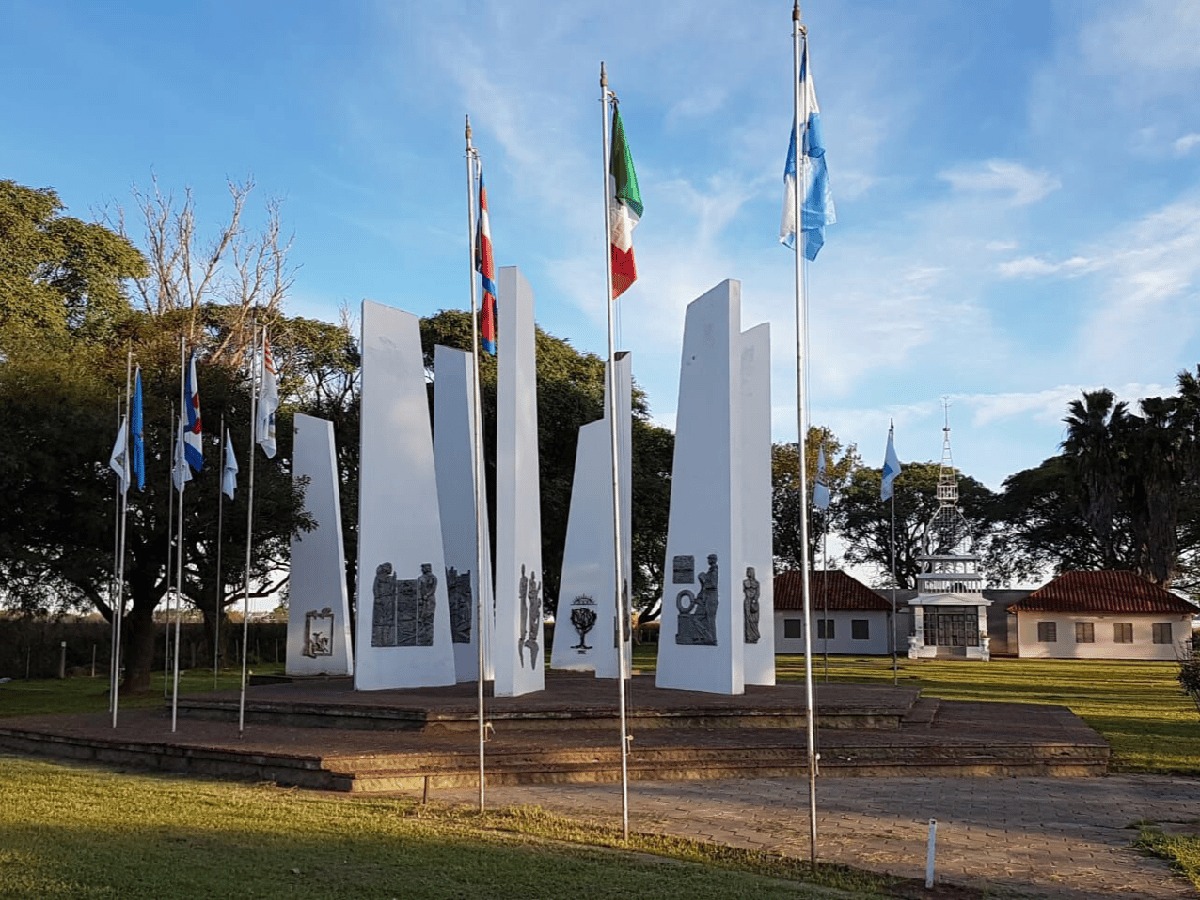 Con una mateada y shows, el Monumento al Inmigrante Piemontés celebra su día 