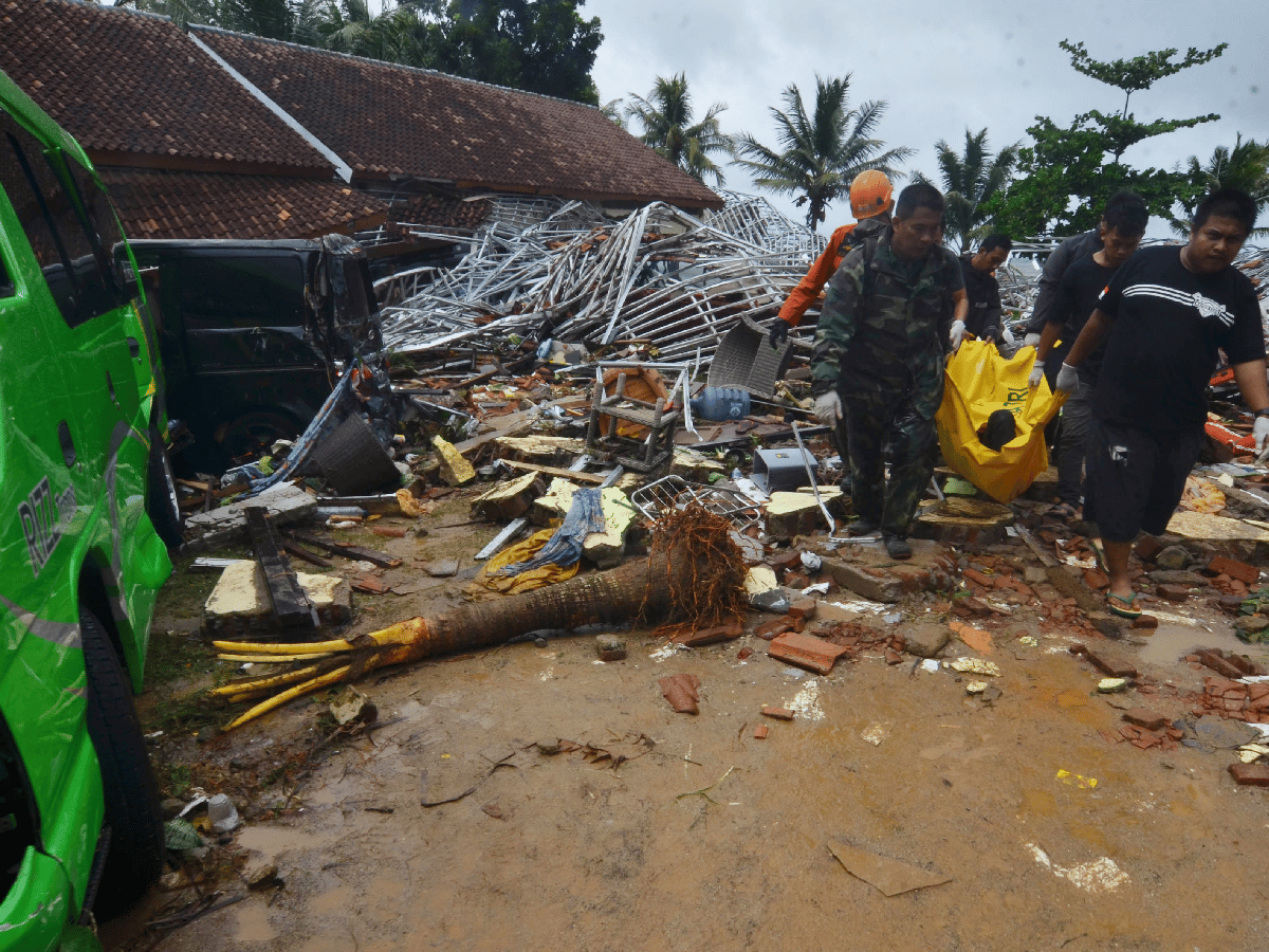 Se eleva a 222 la cantidad de muertos por el tsunami en Indonesia