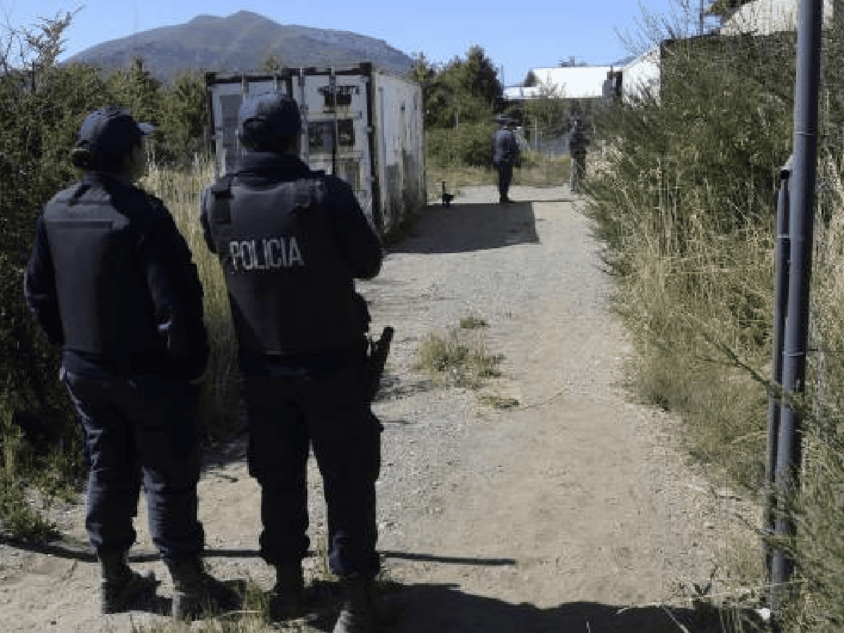 Femicidio en Bariloche: el exnovio de la víctima le confesó el crimen a sus amigos antes de fugarse