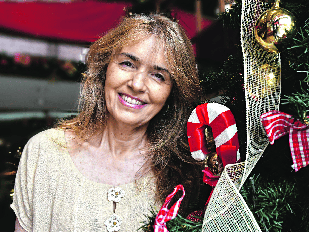 Gloria Casañas, la autora romántica que  escribe para reivindicar el espíritu navideño   