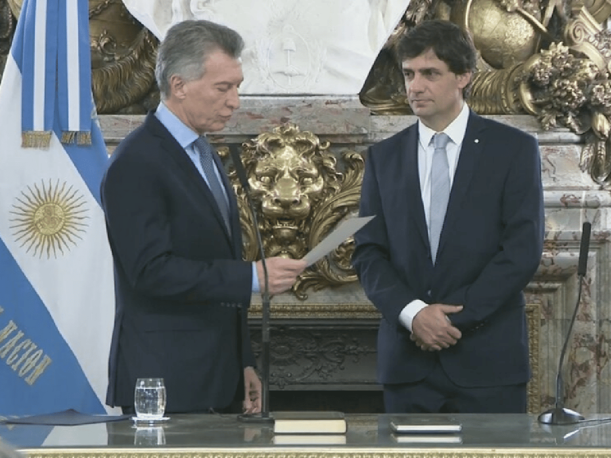 Juró Hernán Lacunza como ministro y Mauricio Macri convocó al diálogo para "reducir la incertidumbre"