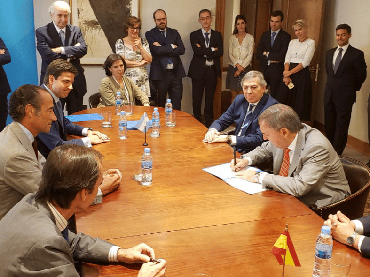 Schiaretti firmó en Madrid el financiamiento para la nueva Maternidad Provincial