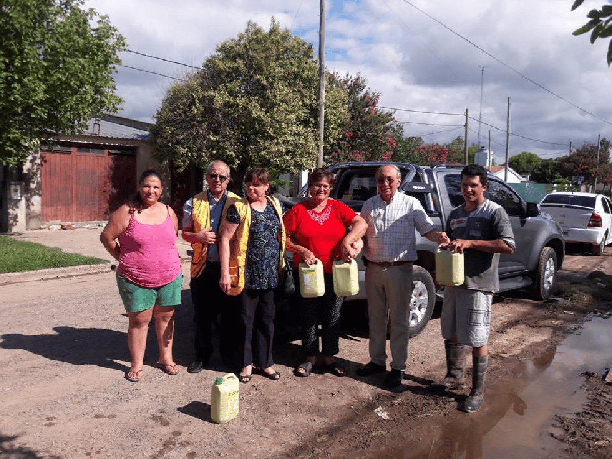 El Club de Leones llevó ayuda a los inundados de Porteña 