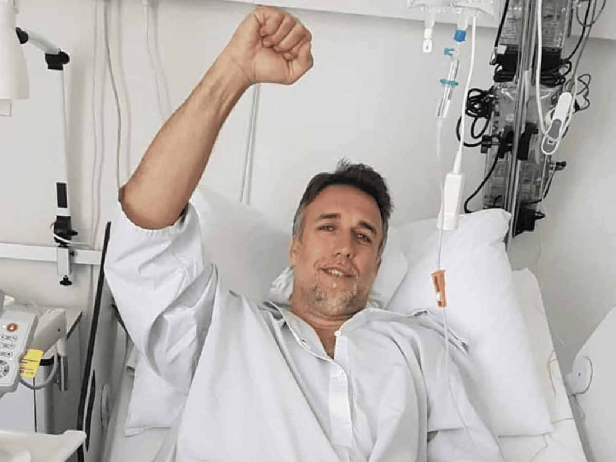Gabriel Batistuta fue operado y arranca una nueva vida: la foto al salir del quirófano