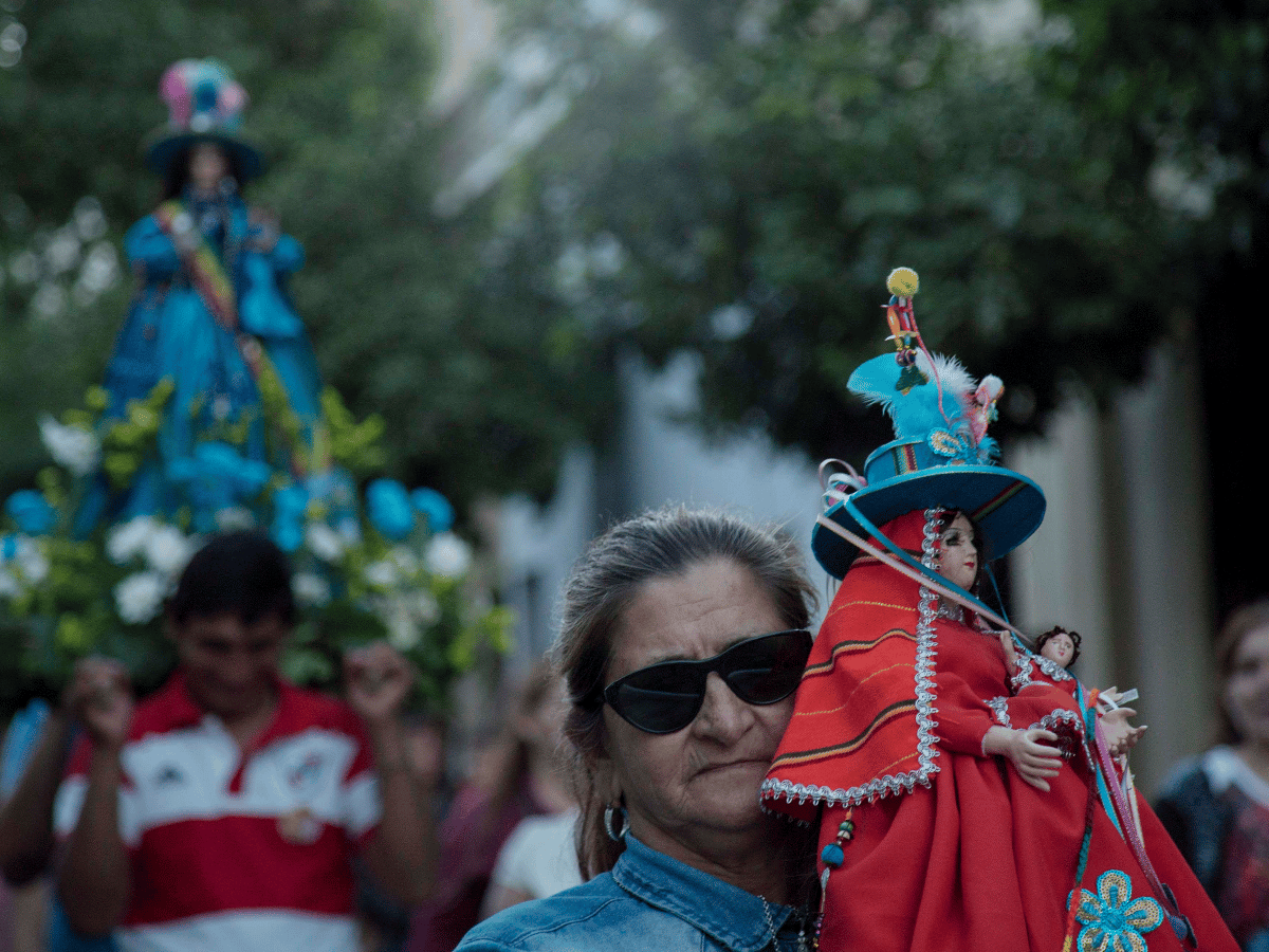 Multitudinaria procesión por  la Virgen del valle en Catamarca
