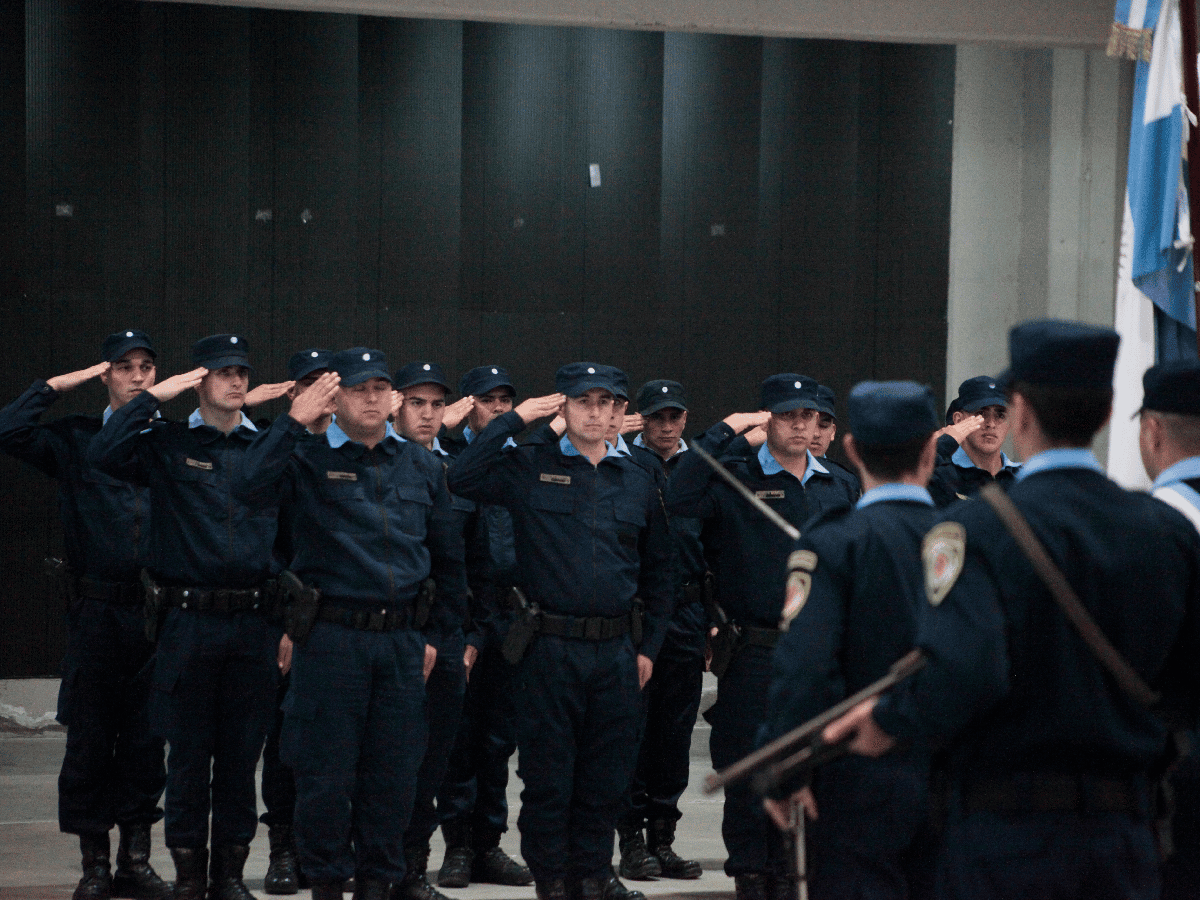 Agentes y aspirantes a policía prometieron lealtad a la Bandera 