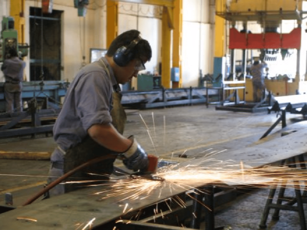 Industriales cordobeses reclaman que bajen los costos para poder mantener los empleos
