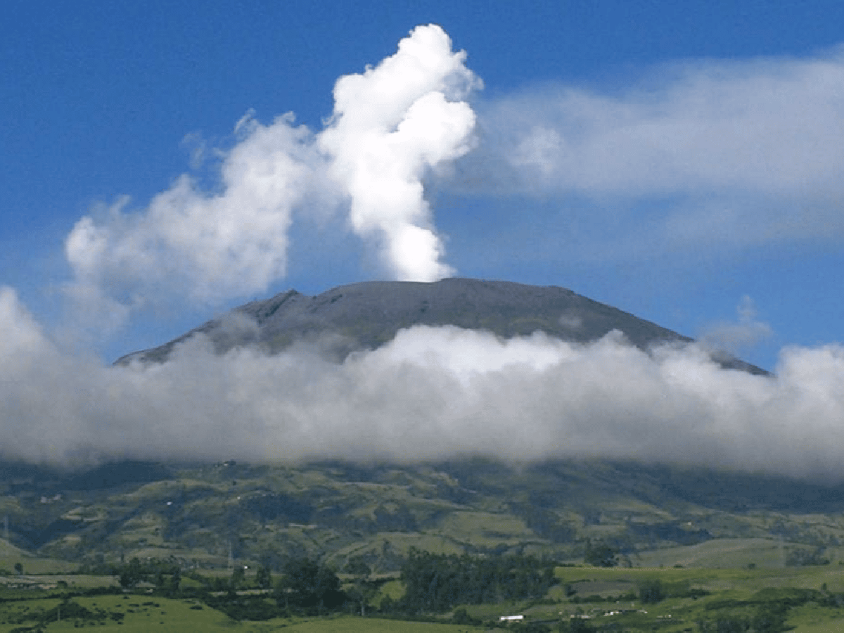 Un sismo en un volcán de Colombia y causó dos muertes