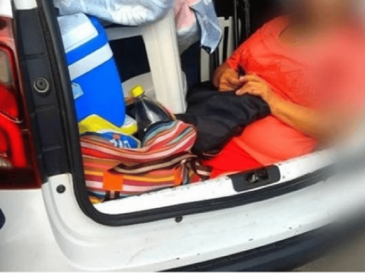 Insólito: un argentino fue multado en Brasil por llevar a su suegra en el baúl del auto