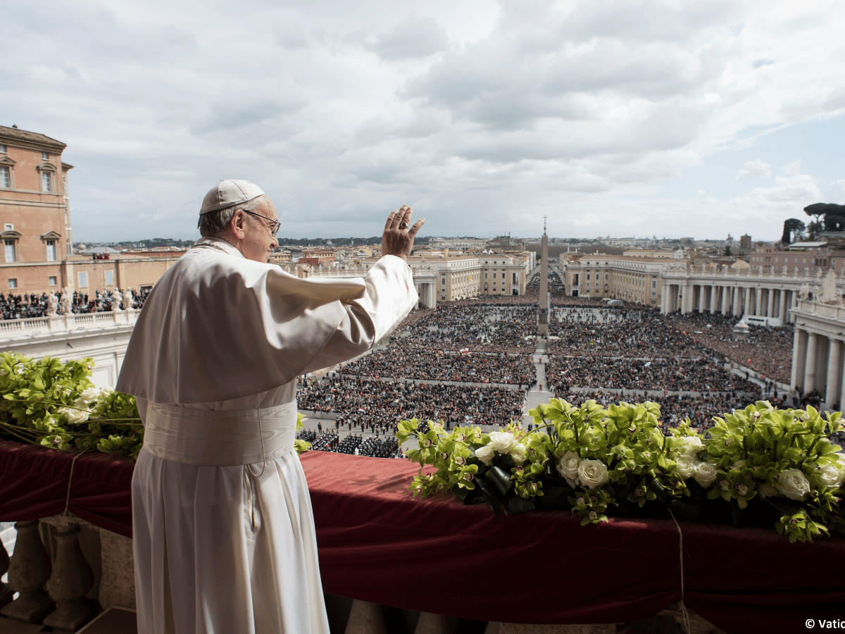 En su bendición por Pascua, el Papa Francisco pidió por Tierra Santa, Venezuela y Siria