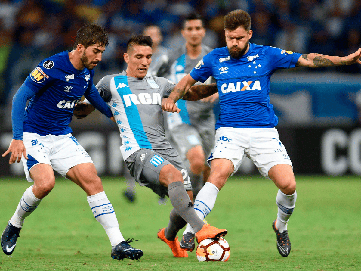 Racing cayó ante Cruzeiro en Brasil