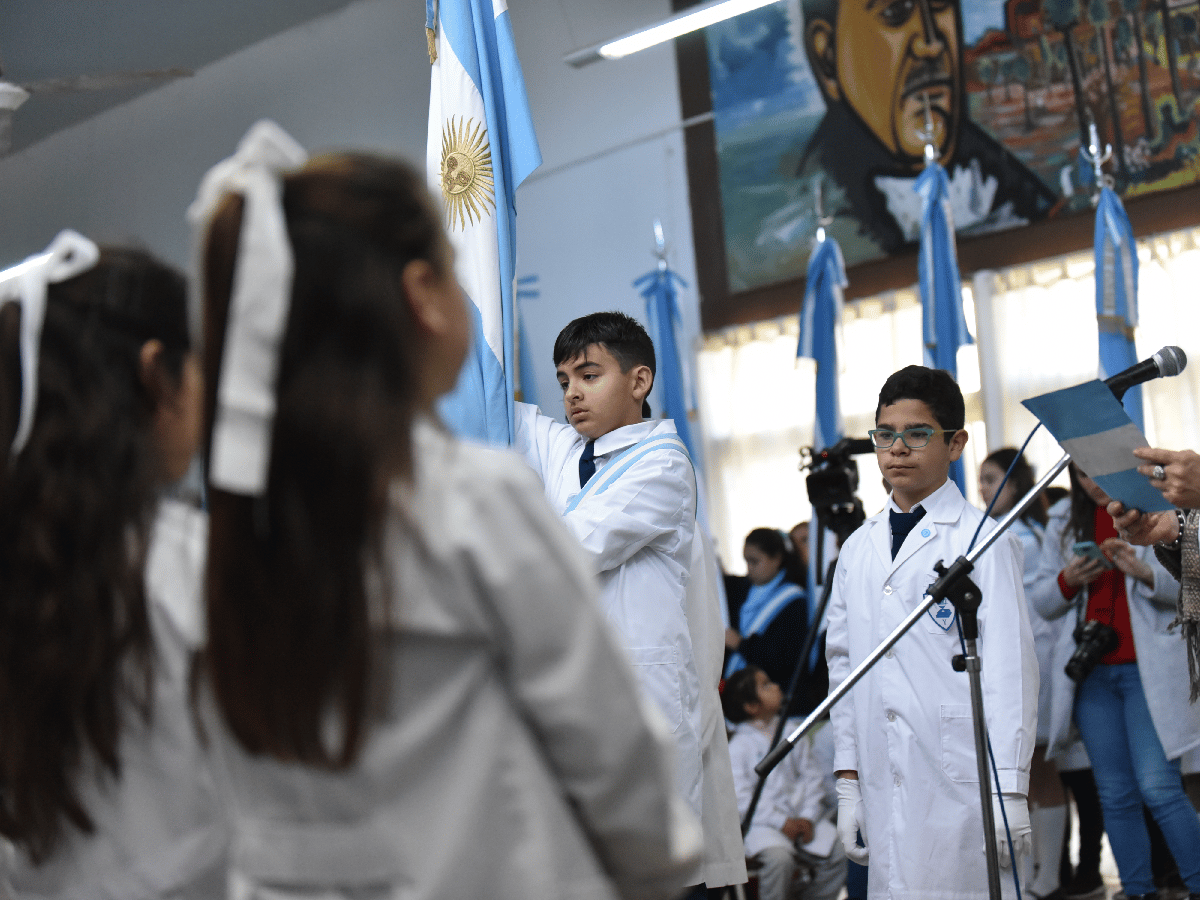 En la Escuela Yrigoyen, el acto oficial por el Día de la Bandera   