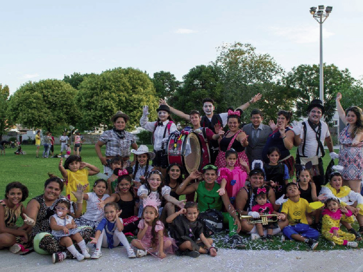 “Los Innombrables del Parque” llevan una vez más la fiesta del Carnaval a sus vecinos 