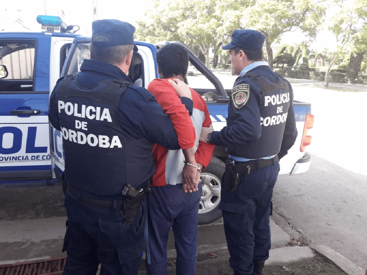 Joven detenido por robo en Porteña