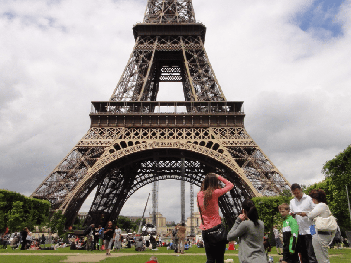 La Torre Eiffel estará protegida  por un muro de cristal antibalas  