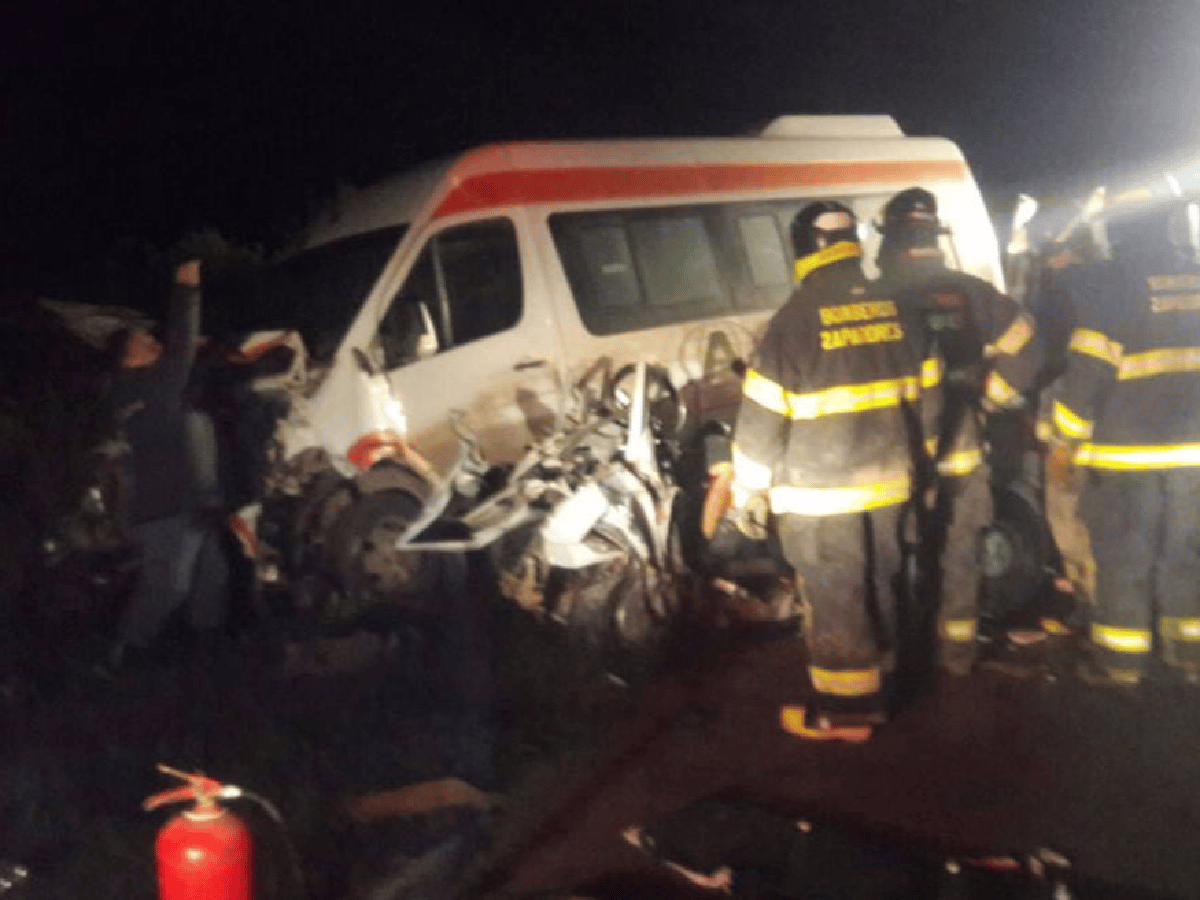 Rosario: murieron tres jóvenes al chocar un auto y colectivo