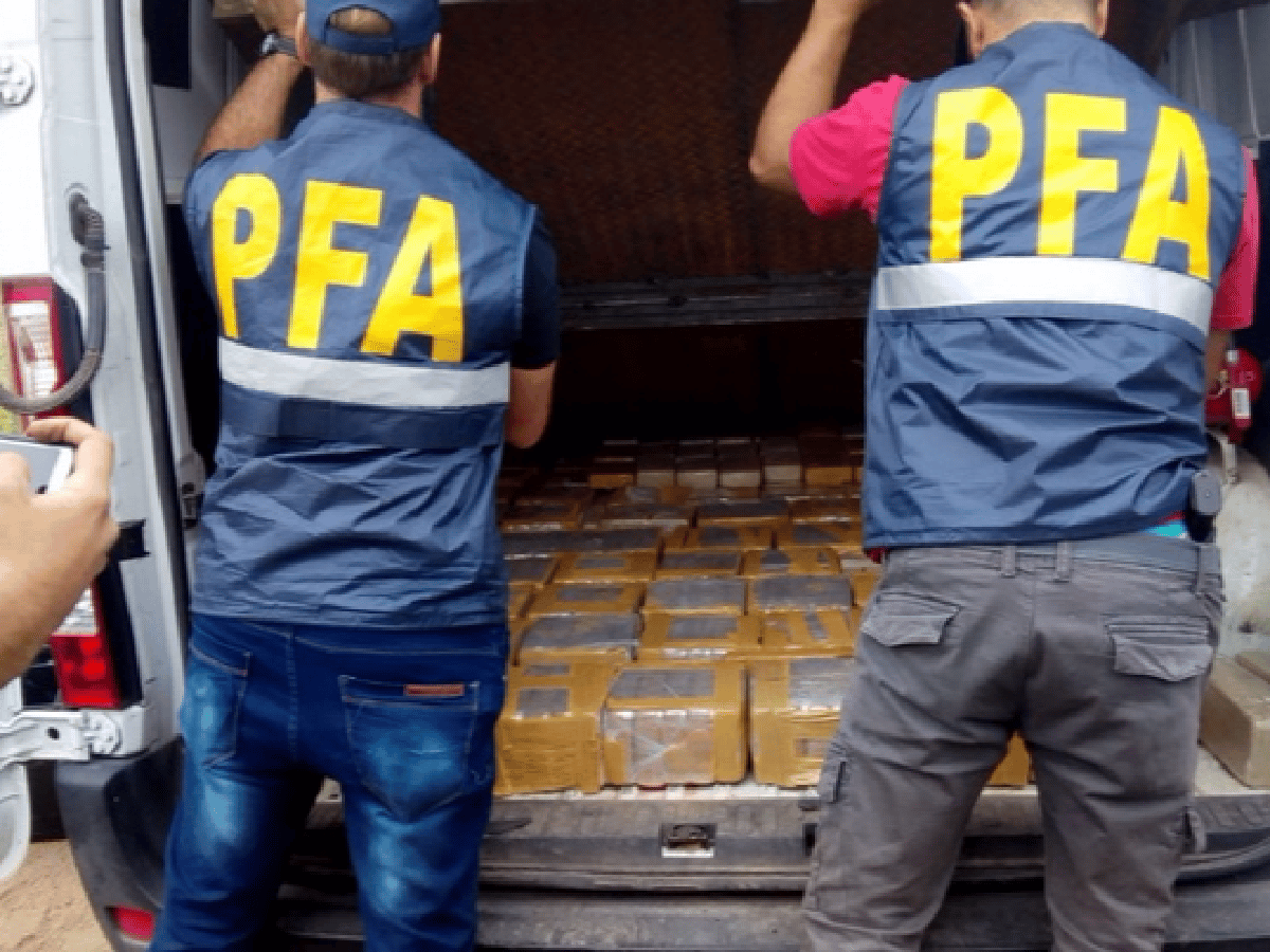 Incautan 400 kilos de cocaína en la zona de Sinsacate