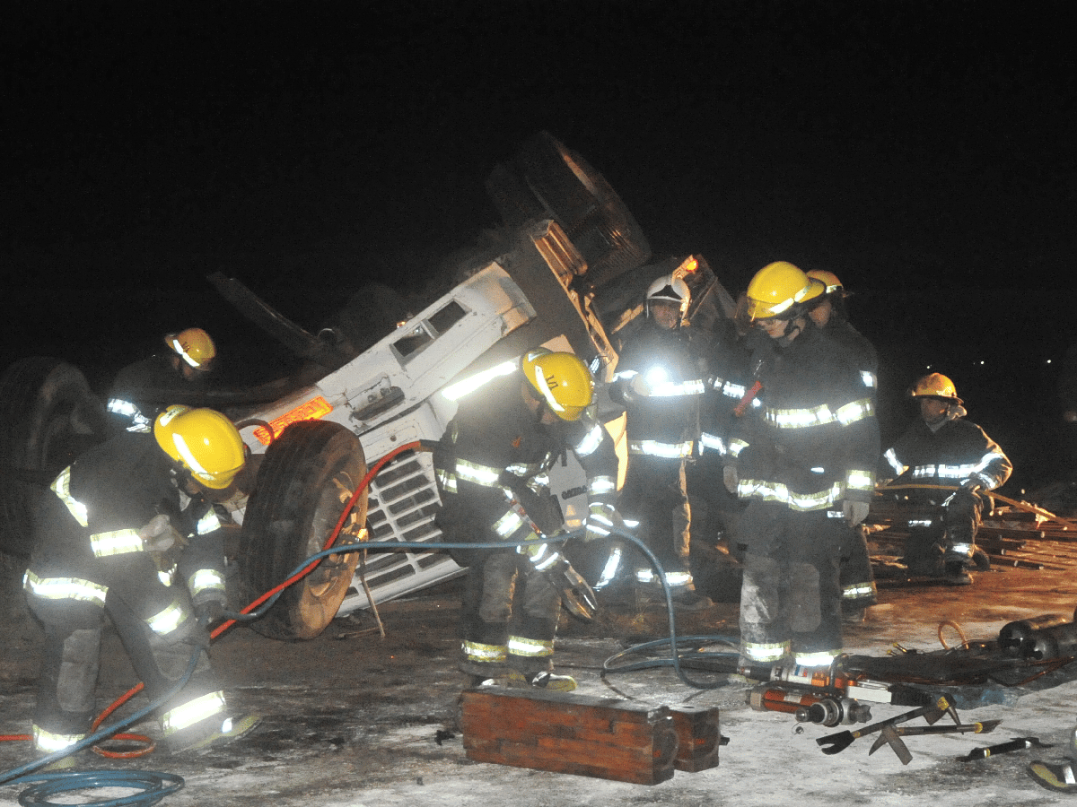 Vuelco fatal en la 158: rescataron con vida al otro ocupante del camión 