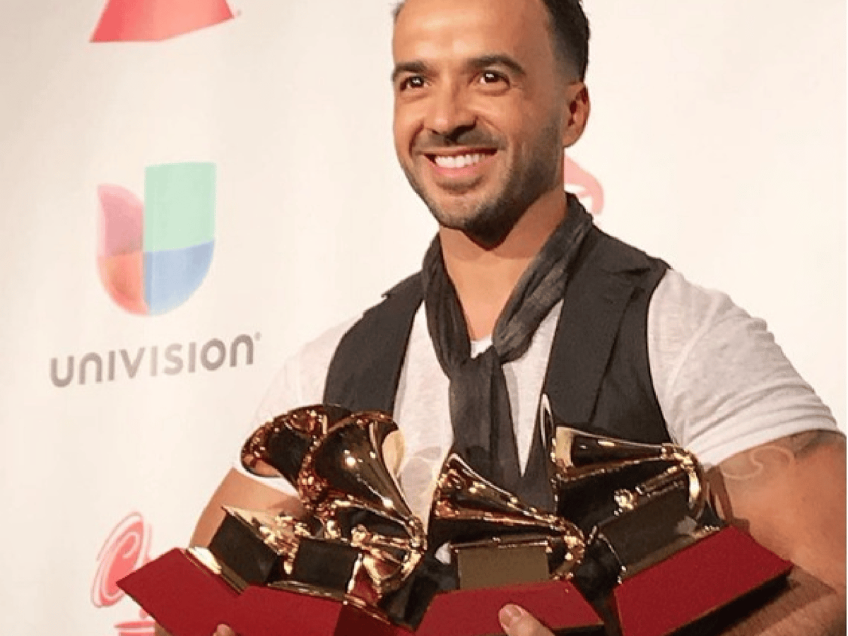 "Despacito", de Luis Fonsi, arrasó en los Grammy Latinos