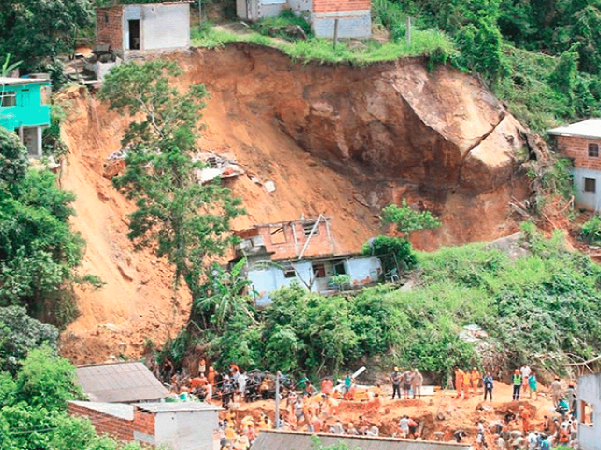 Nueve muertos por deslizamiento de tierra en Rio de Janeiro