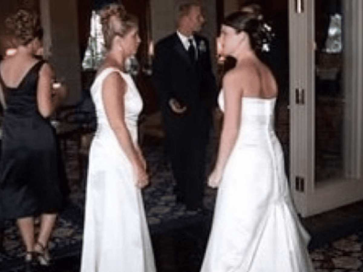 La novia que descubrió que su suegra también se había vestido de blanco el día de la fiesta