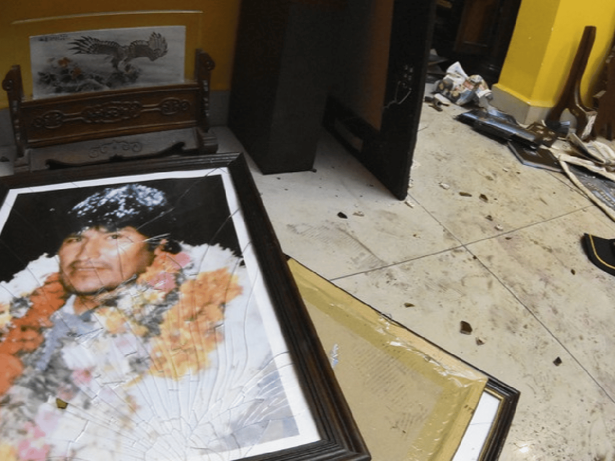 Crisis en Bolivia: Evo Morales denunció que atacaron su casa y hubo saqueos en varias ciudades