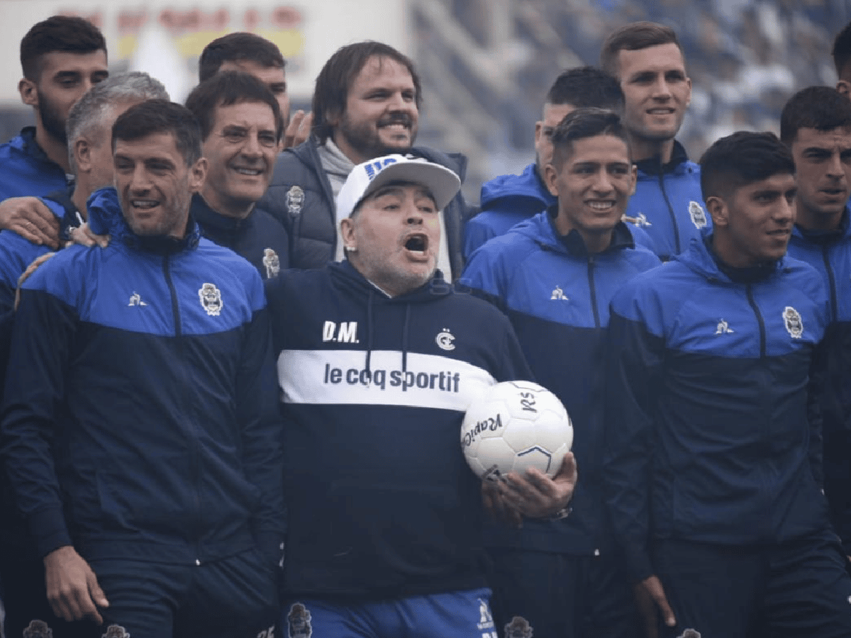 Maradona debuta como DT de Gimnasia