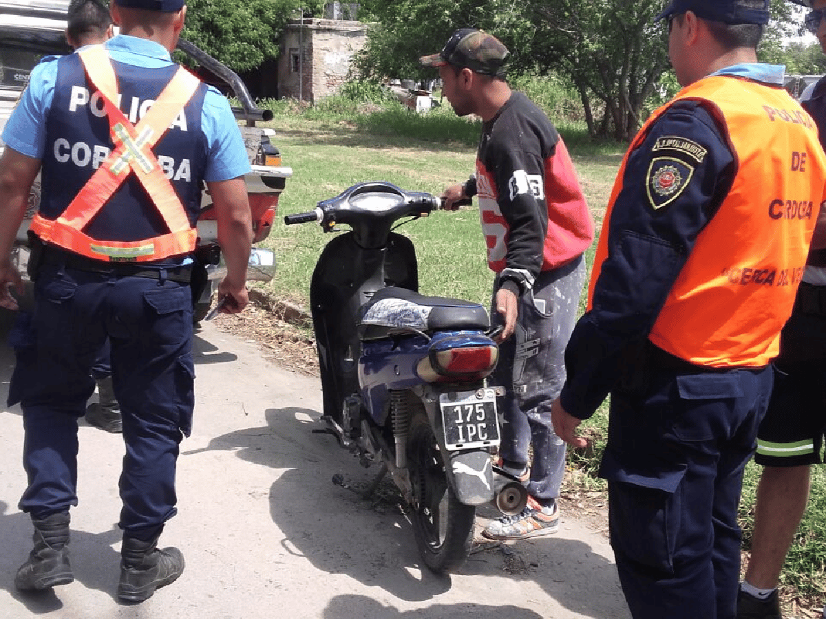 Un detenido por conducir una moto con patente adulterada 