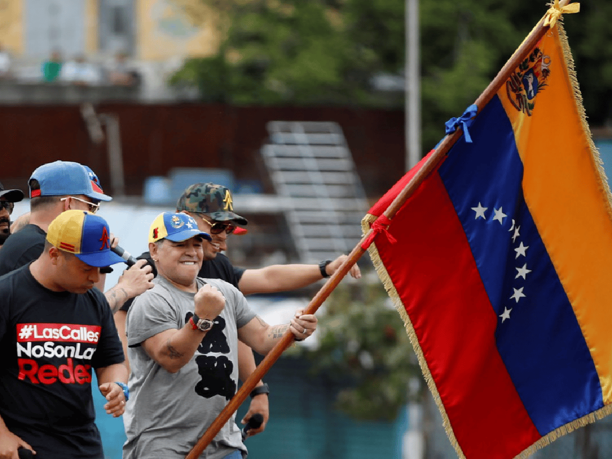 Maradona viajó a Venezuela previo al inicio de la Superliga