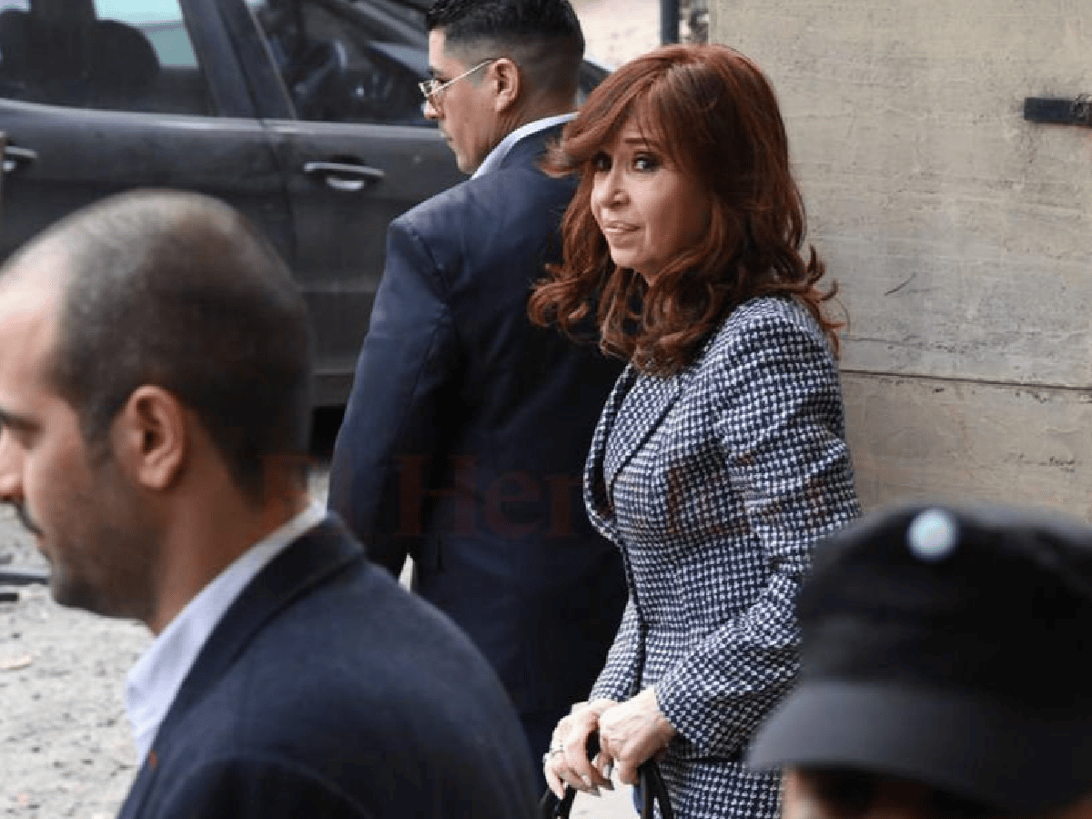 CFK enfrenta su primer juicio oral por corrupción