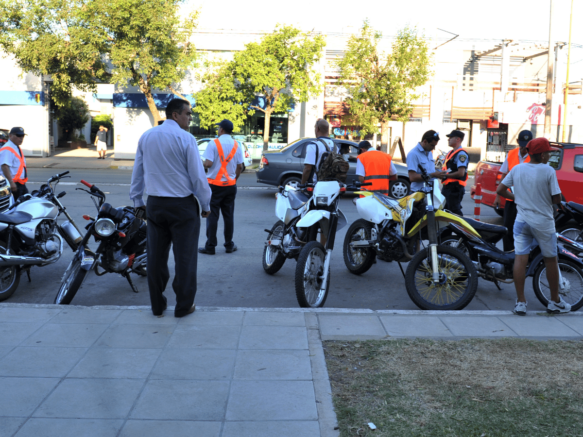 Más de 50 motos secuestradas en control por falta de casco 