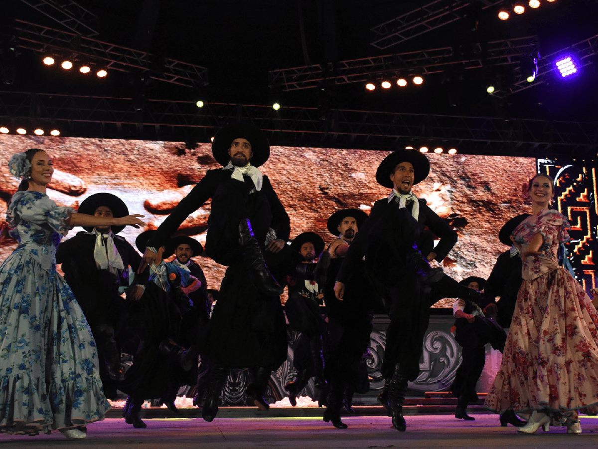 El 60º Festival de Folclore de Cosquín abre con el Chaqueño e invita a Fito