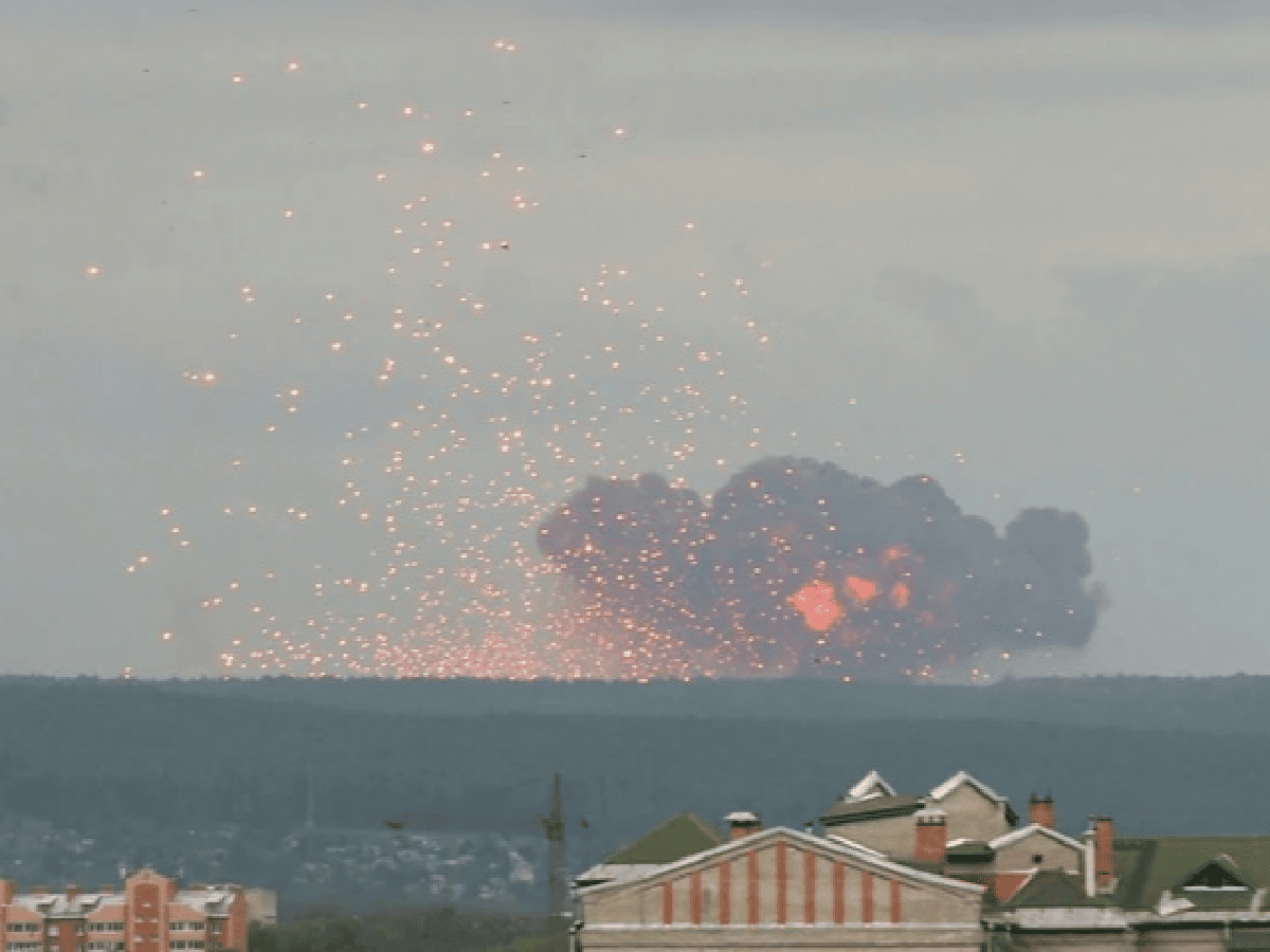 Rusia: explotó un arsenal militar en Siberia y evacúan a 11.000 personas