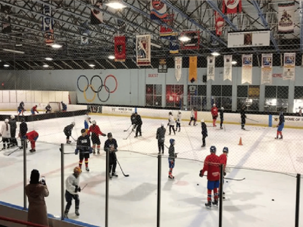 Polémica por un partido de hockey sobre hielo entre una selección argentina y un equipo de las Islas Malvinas