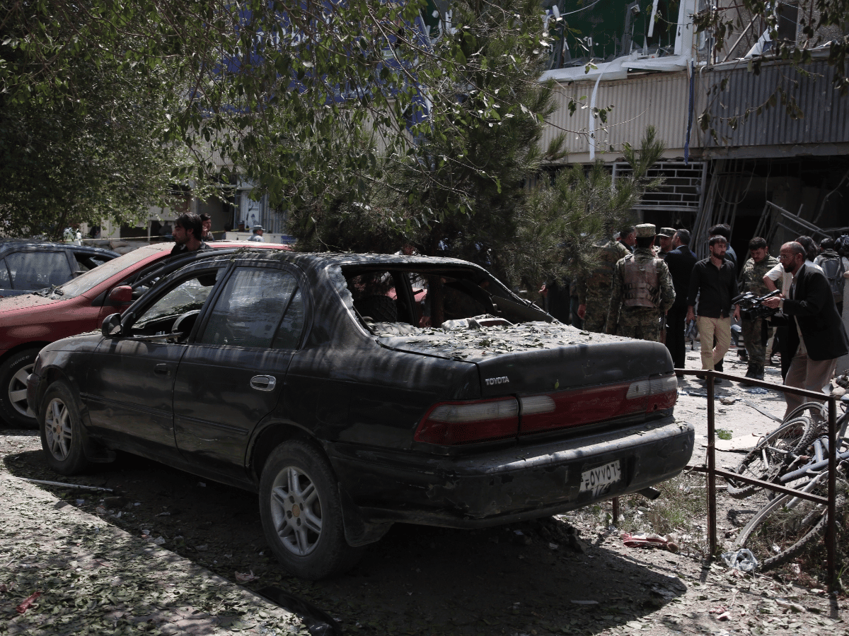 Un atentado cerca de la embajada de EEUU sacudió Kabul y mató a seis personas