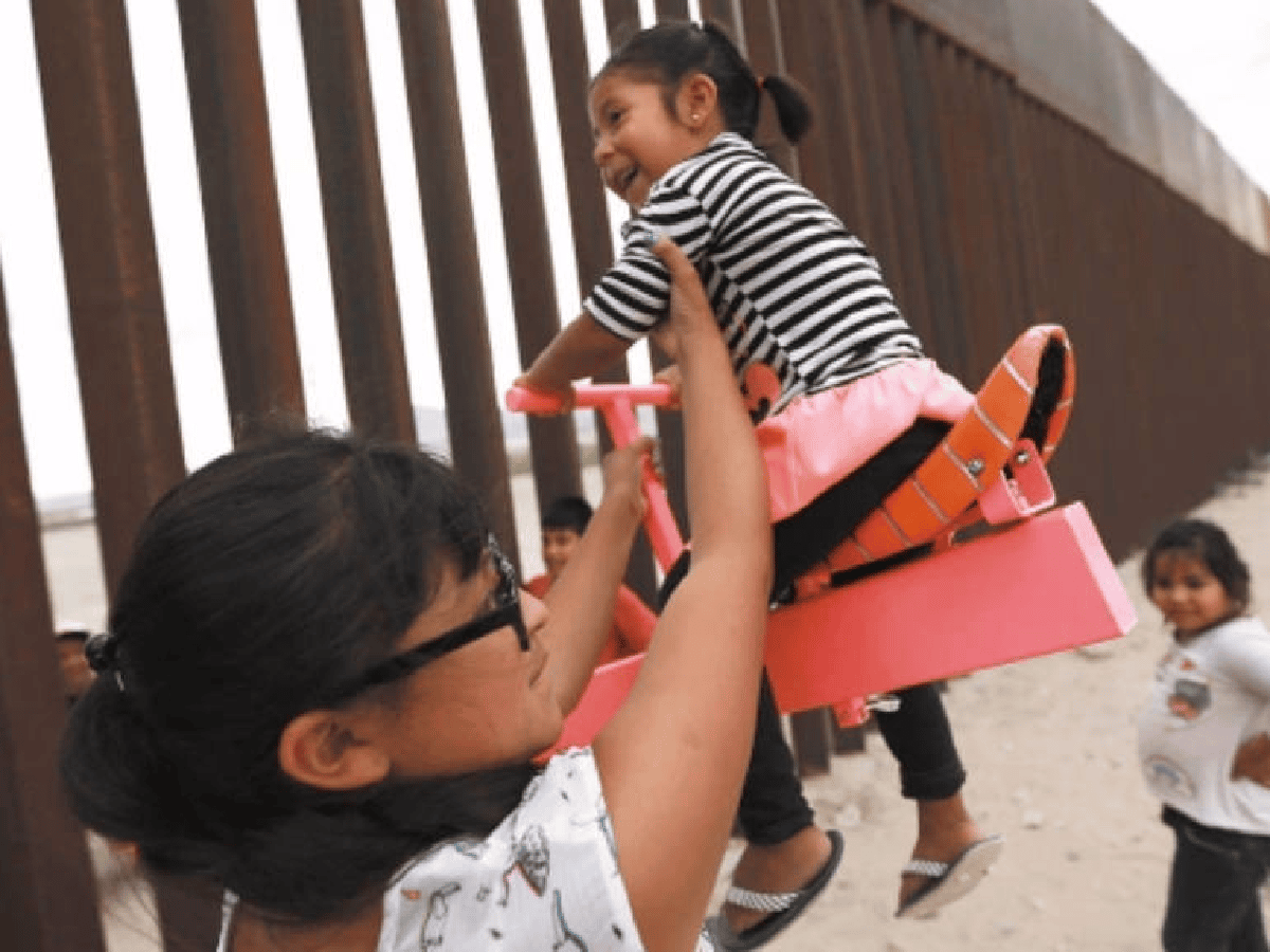 [Video] Instalan subibajas en el muro fronterizo entre México y Estados Unidos 