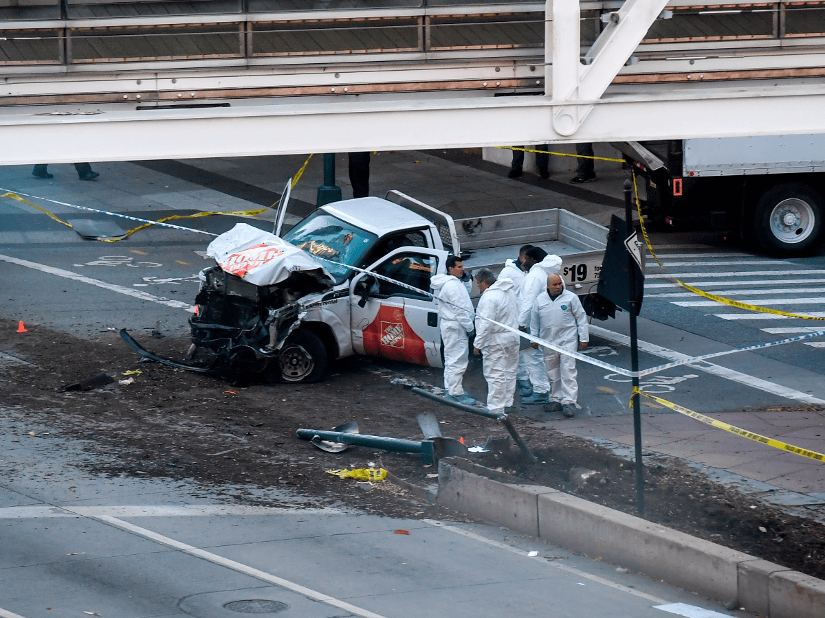 Una camioneta atropelló a peatones y ciclistas en Manhattan: ocho muertos y varios heridos 