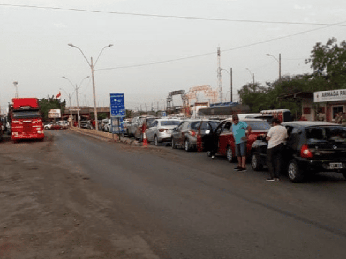 Los hinchas de Colón colapsan rutas y la aduana para ingresar a Paraguay