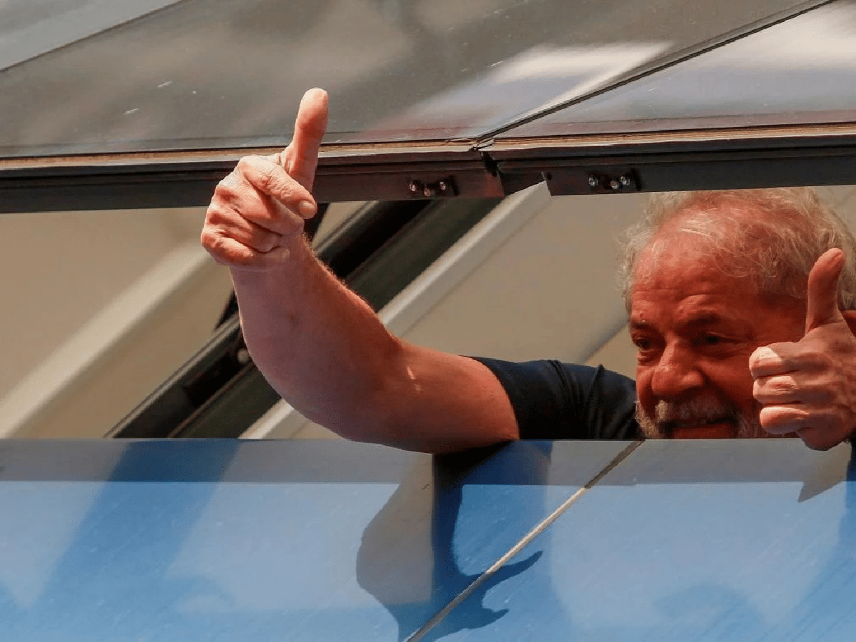 Lula afirma que quiere salir de la cárcel solo con el  "100 % de inocencia"
