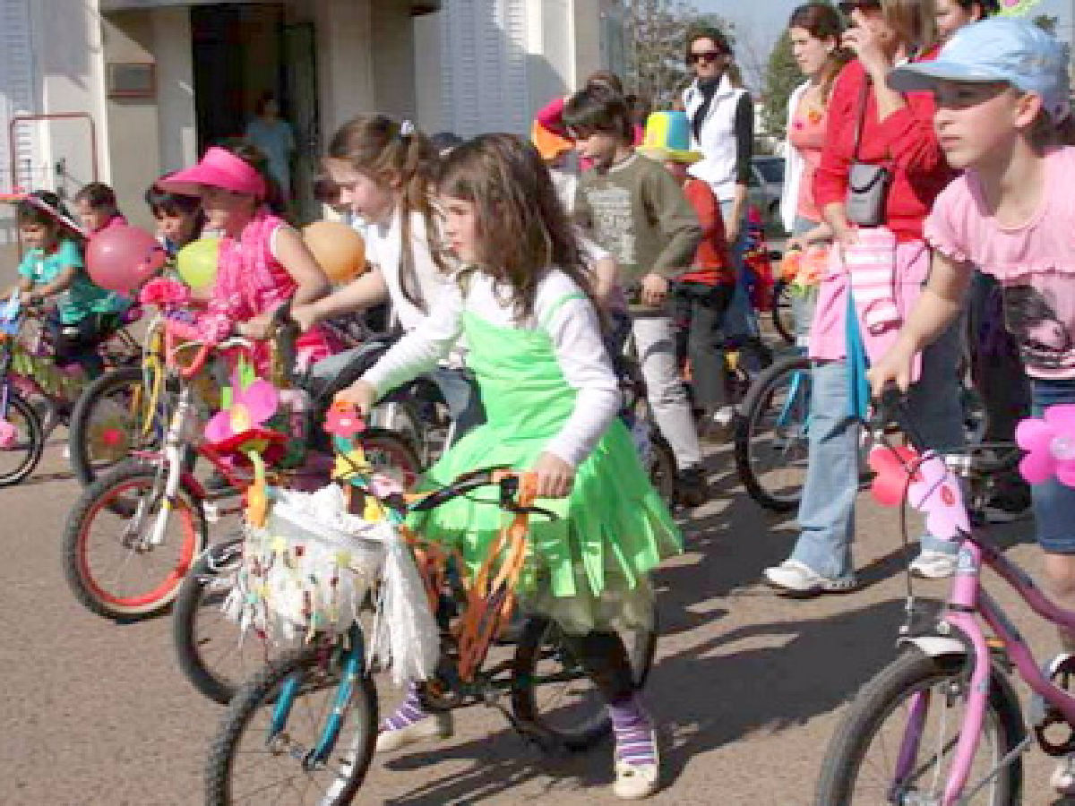 Una bicicleteada para los niños peregrinará por las iglesias   