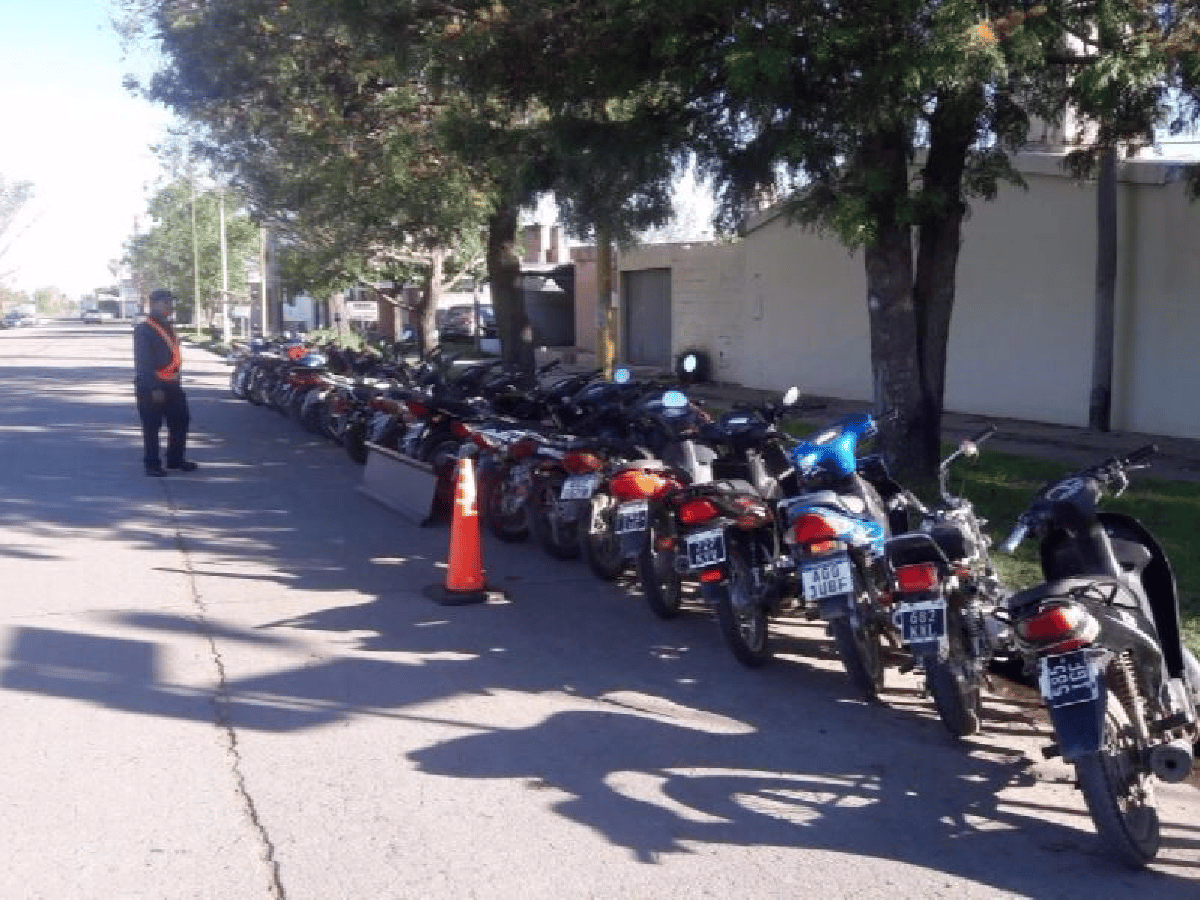 Falta de casco y documentación: secuestran 19 motos en control vial