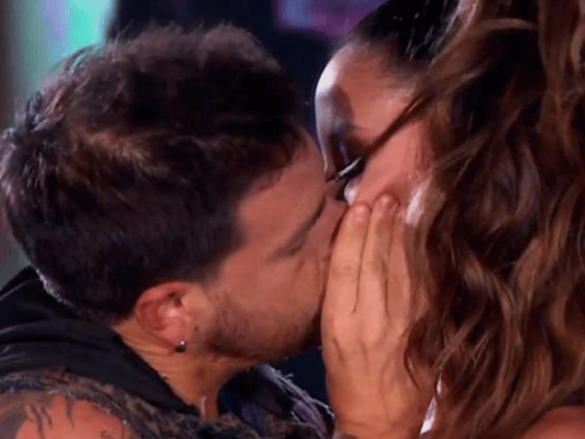 Fede Bal y Lourdes Sánchez se dieron tremendo beso en el Súper Bailando frente a los ojos del Chato Prada