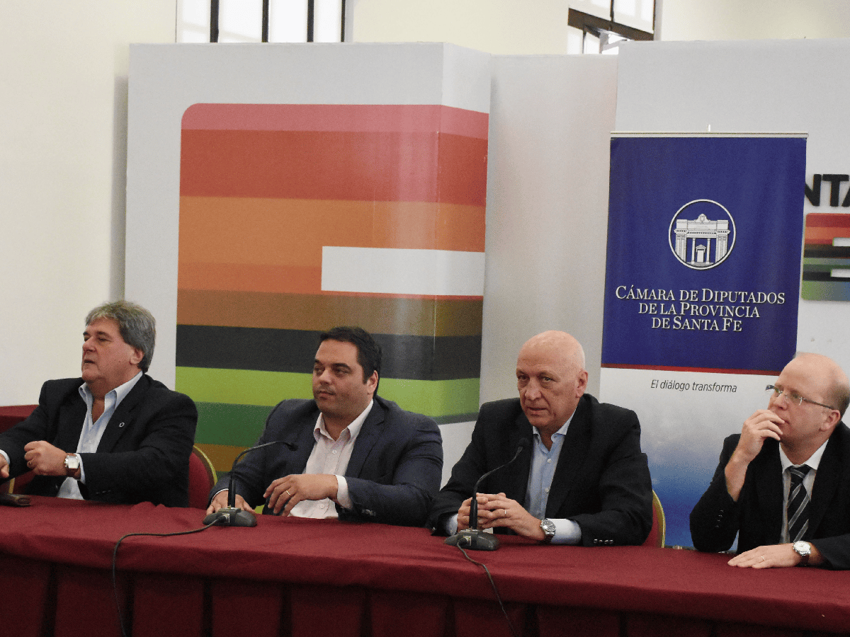 Triaca reunido con legisladores de Córdoba y Santa Fe para  buscar soluciones a Sancor  