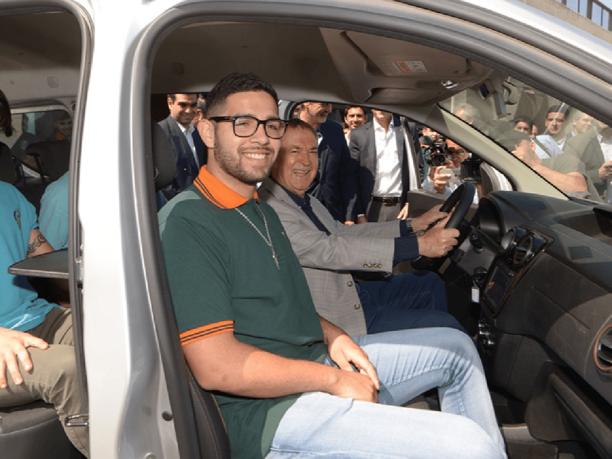 Renault donará un vehículo para prácticas en taller del Ipet 50 