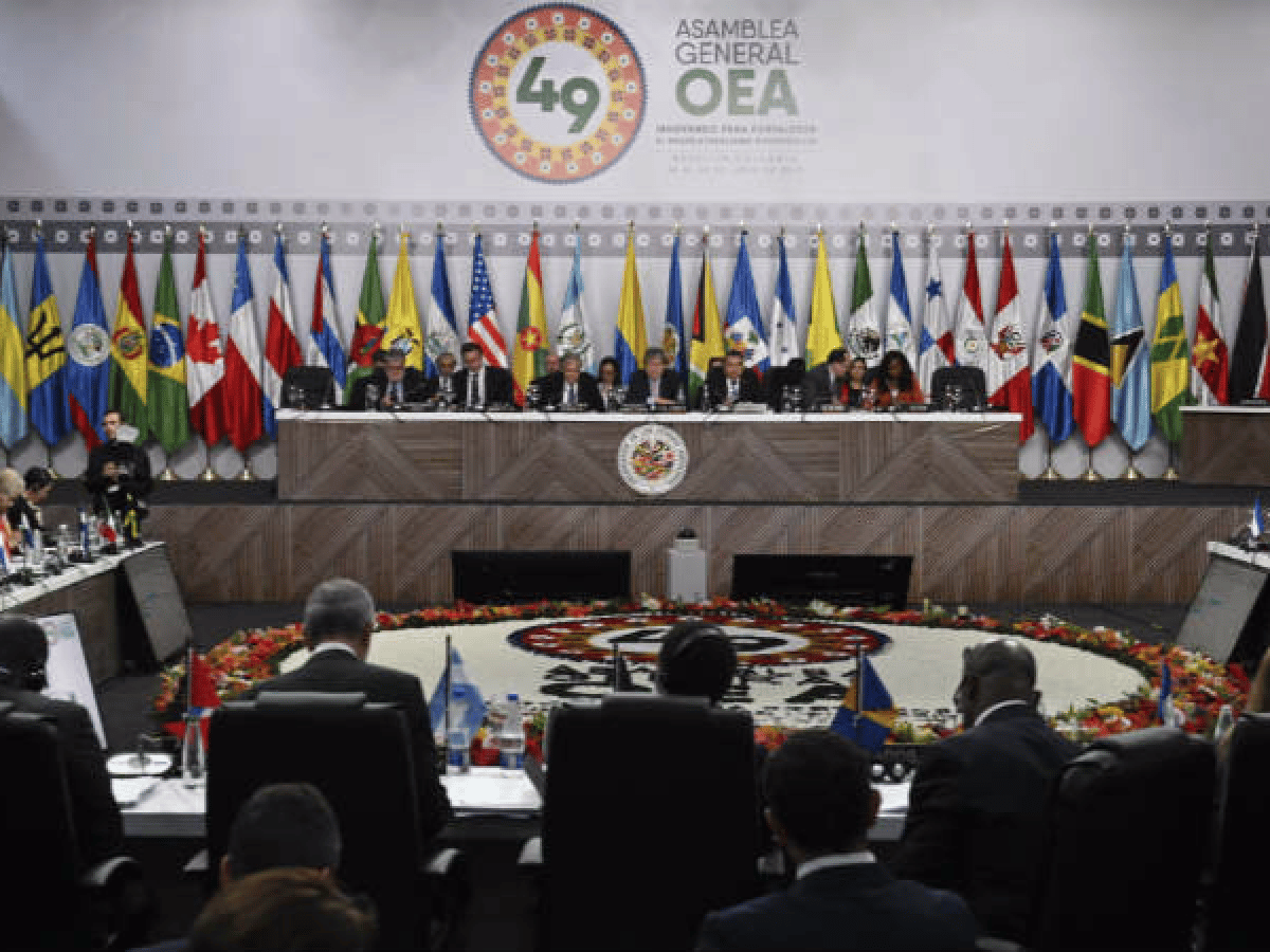 OEA pide elecciones "libres" en Venezuela "lo más pronto posible"